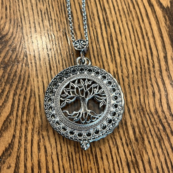 Tree of Life 4x Magnifier Magnifying Glass Sliding Top Magnet Pendant Necklace - Picture 1 of 4